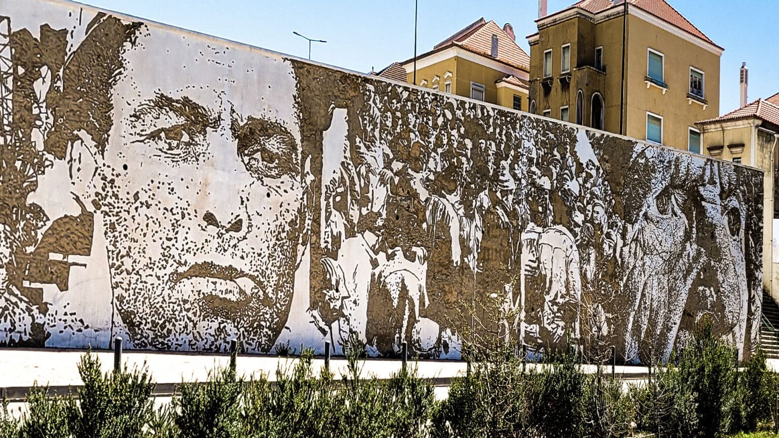 O Mural de Vhils no Barreiro: Arte que Transforma