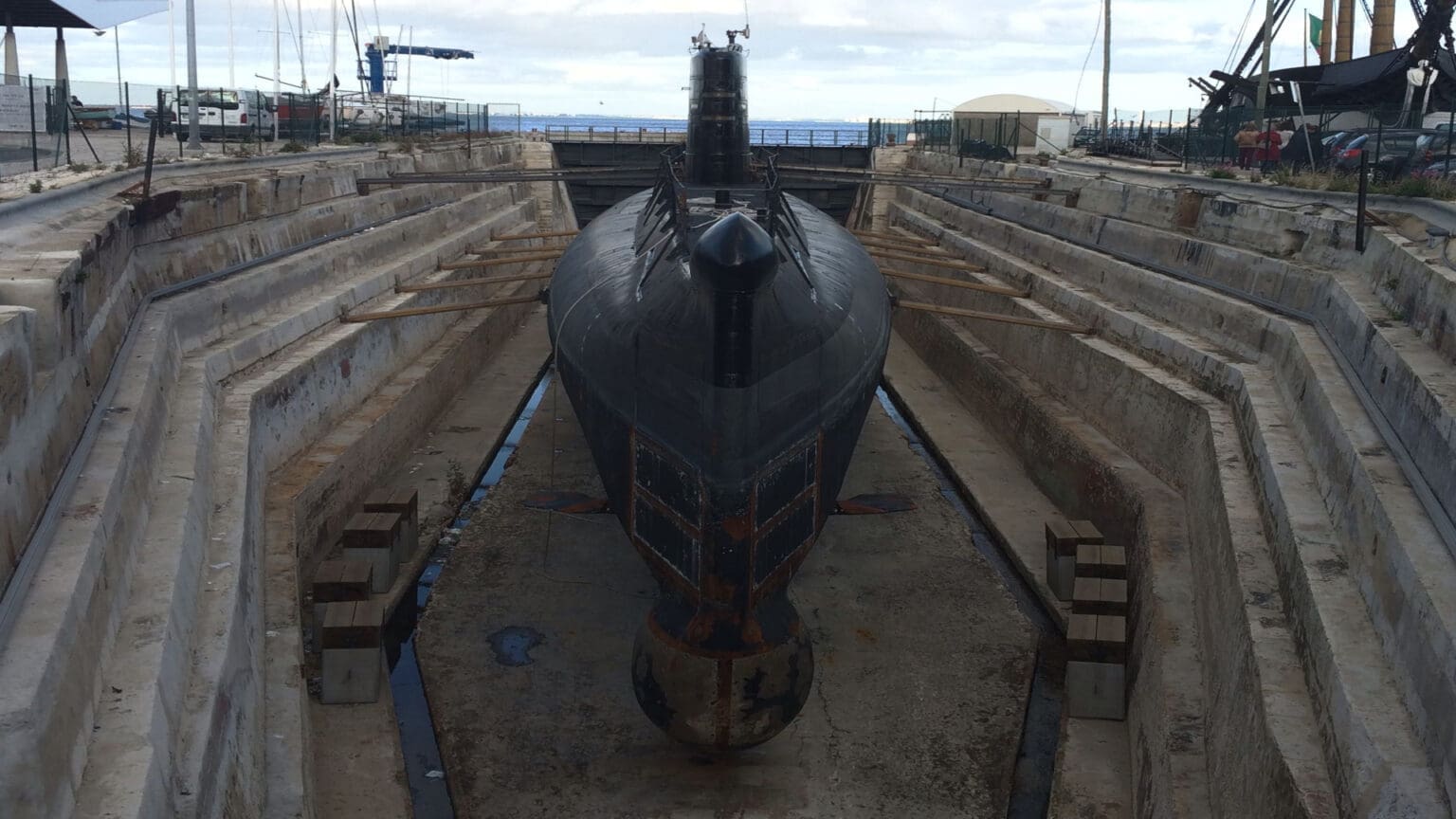 O Submarino "Barracuda": Uma História de Serviço e Dedicação 1 O Submarino “Barracuda”: Uma História de Serviço e Dedicação