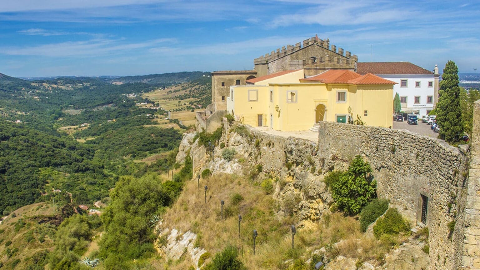 Visitas Guiadas: Centro Histórico e Castelo de Palmela 2023 1 Visitas Guiadas: Centro Histórico e Castelo de Palmela 2023
