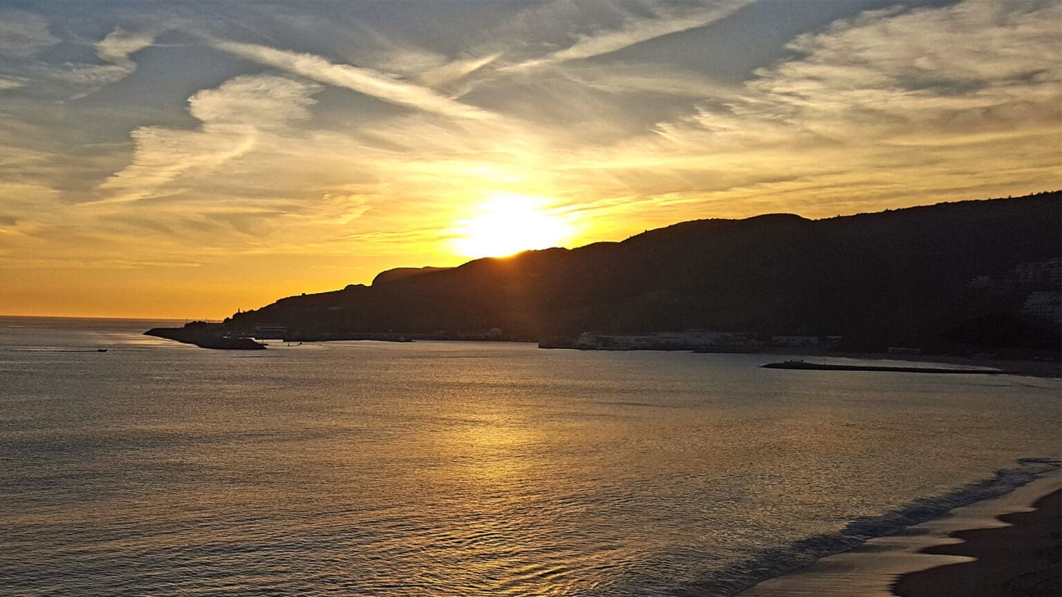 Descubra os melhores pôr do sol deste verão com os Arrábida Sunset