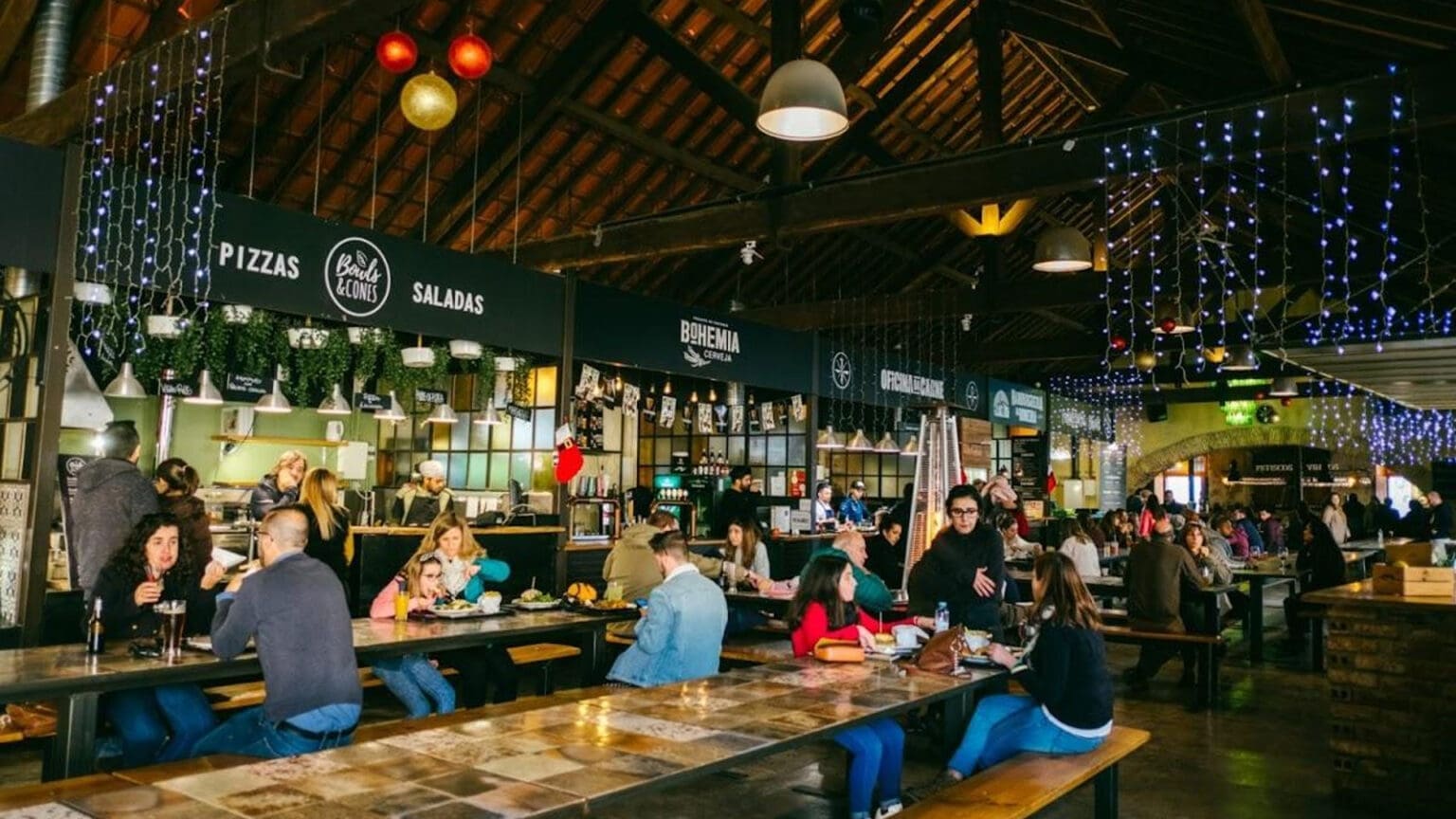 Jantar com amigos? O Mercado da Romeira é o sítio ideal