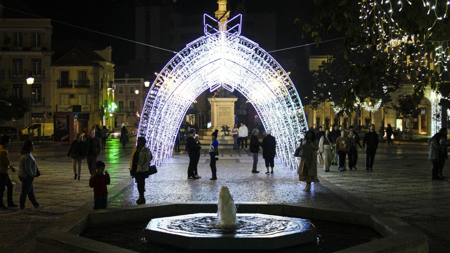 Fazer Compras de Natal na Baixa de Setúbal: Uma Experiência Única Pode Valer-lhe uma Viagem à Madeira 1 Fazer Compras de Natal na Baixa de Setúbal: Uma Experiência Única Pode Valer-lhe uma Viagem à Madeira