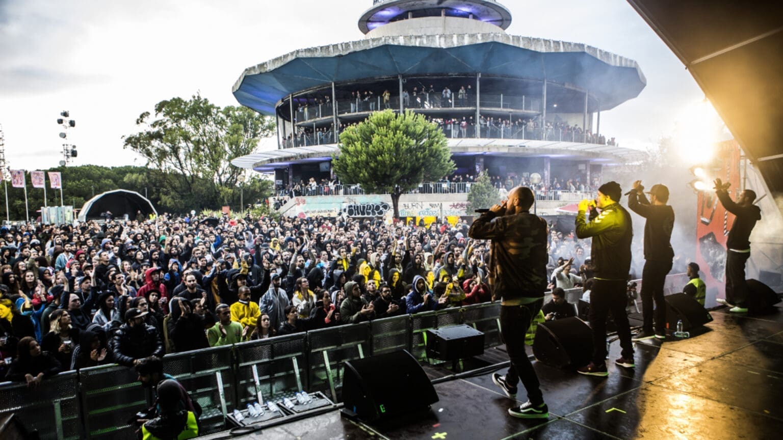 Ricardo Farinha apresenta “Hip Hop Tuga — Quatro Décadas de Rap em Portugal”: Uma Enciclopédia do Género Musical no nosso País 1 Ricardo Farinha apresenta “Hip Hop Tuga — Quatro Décadas de Rap em Portugal”: Uma Enciclopédia do Género Musical no nosso País