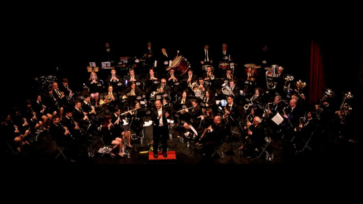 “Portugal, Um Festival de Canções”: Uma Celebração da Música Portuguesa 1 “Portugal, Um Festival de Canções”: Uma Celebração da Música Portuguesa