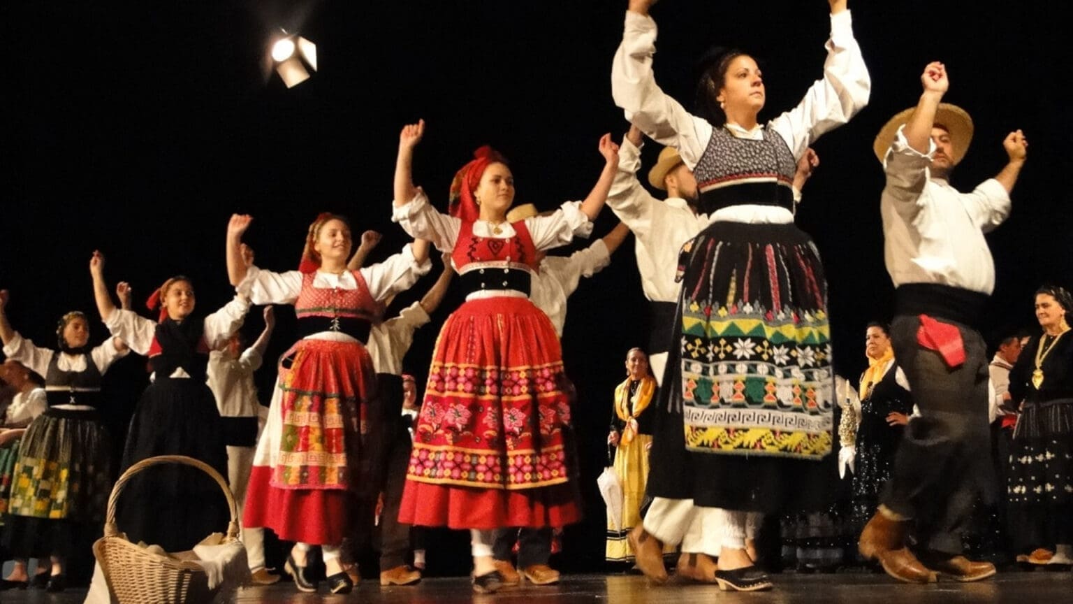 Danças do Mundo com "Siga Bailando" em Palmela a 17 de Dezembro 1 Danças do Mundo com “Siga Bailando” em Palmela a 17 de Dezembro