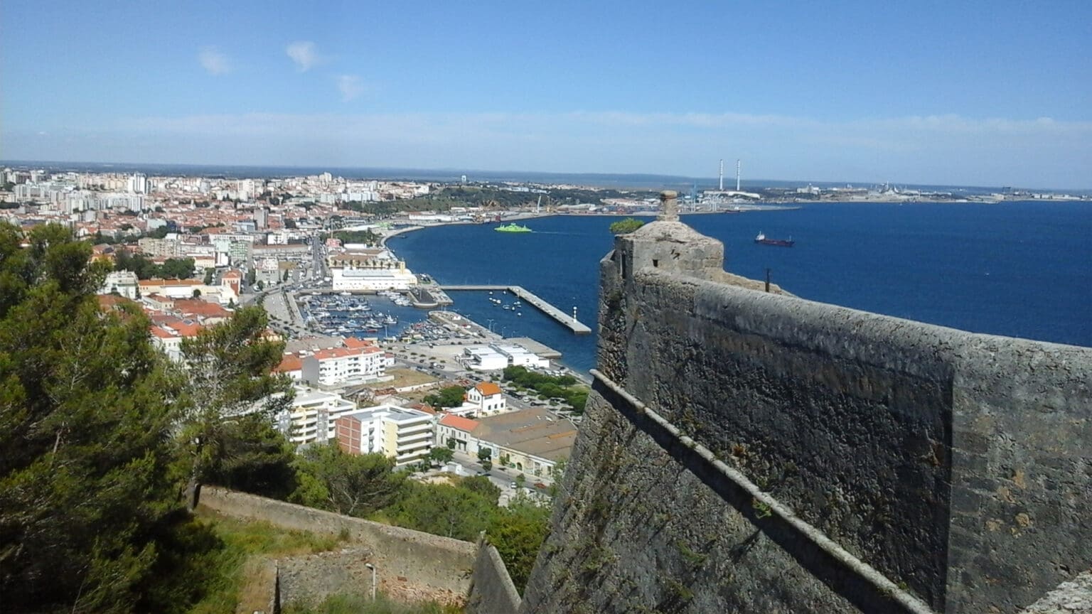 Descubra a Beleza de Setúbal em Roteiros Pedestres Audioguiados 1 Descubra a Beleza de Setúbal em Roteiros Pedestres Audioguiados
