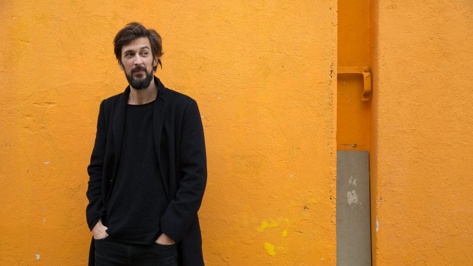 Bruno Nogueira no "365 Dias de Romance": Uma Noite de Cultura e Entretenimento 1 Bruno Nogueira no “365 Dias de Romance”: Uma Noite de Cultura e Entretenimento