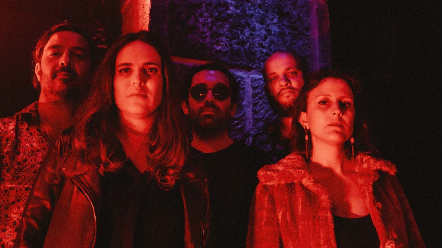 Cassete Pirata: A Banda Indie Portuguesa que Conquistou o Verão vai Tocar no TMJB 1 Cassete Pirata: A Banda Indie Portuguesa que Conquistou o Verão vai Tocar no TMJB