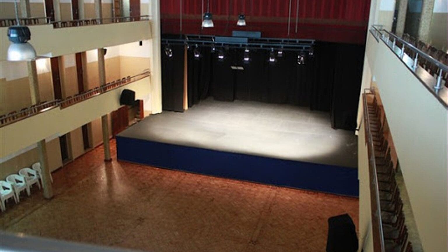 Estudo Acústico da Sala Cine Incrível: Um Passo em Direção à Música ao Vivo 1 Estudo Acústico da Sala Cine Incrível: Um Passo em Direção à Música ao Vivo