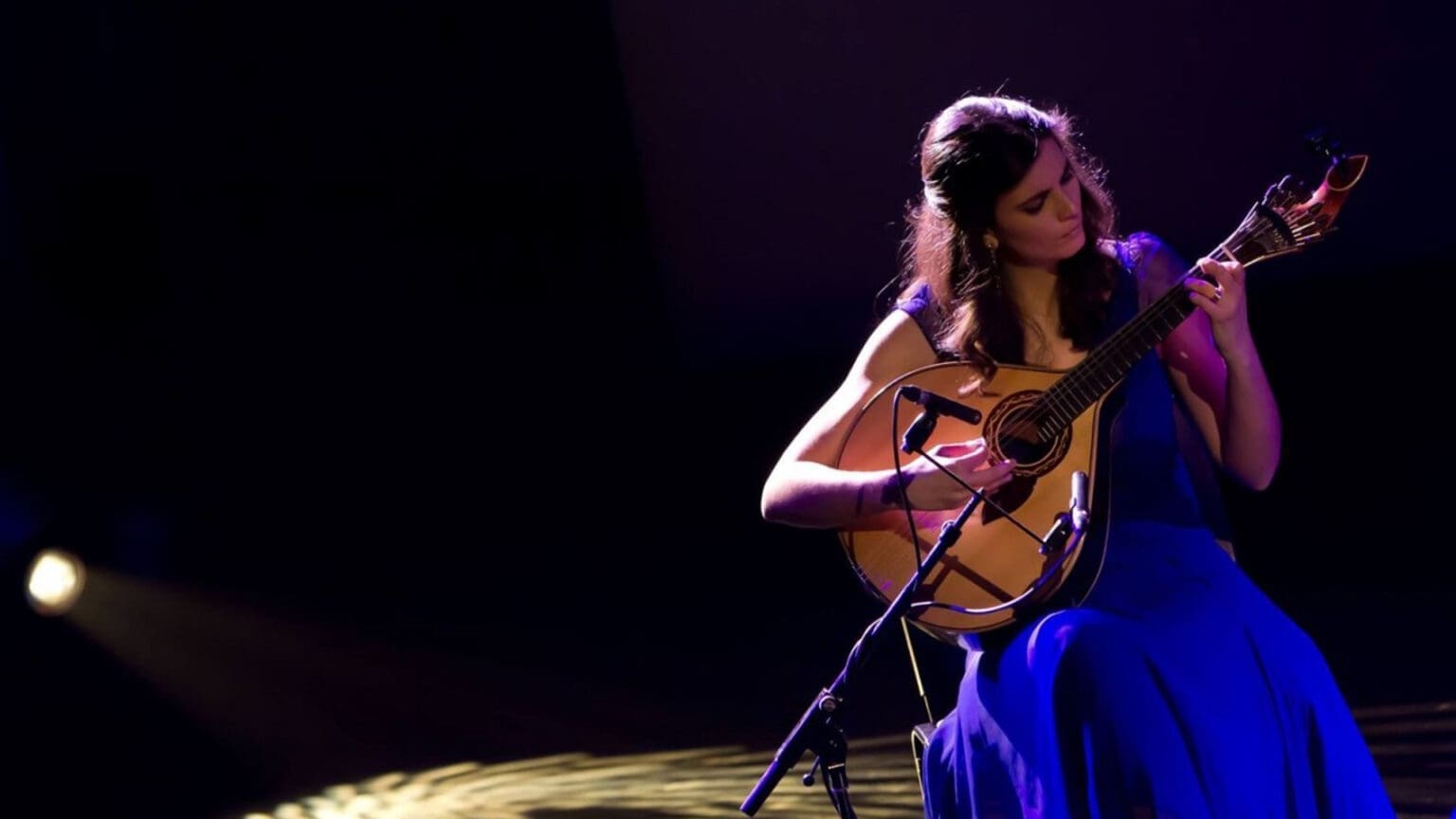 Marta Pereira da Costa: Um Espetáculo Vibrante e Intimista no Fórum Cultural do Seixal 1 Marta Pereira da Costa: Um Espetáculo Vibrante e Intimista no Fórum Cultural do Seixal