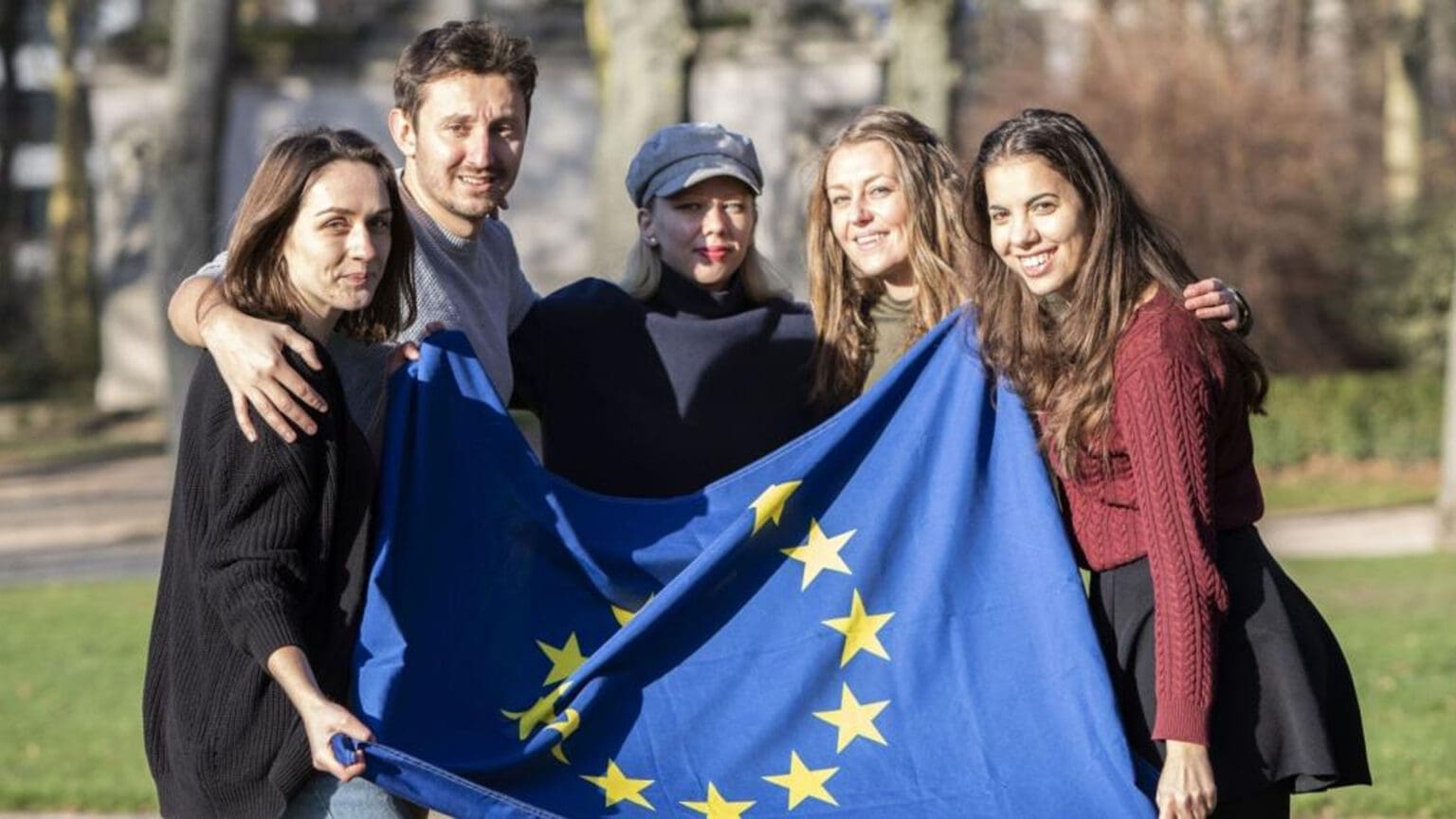 Jovens com Maior Participação na Política Europeia 1 Jovens com Maior Participação na Política Europeia