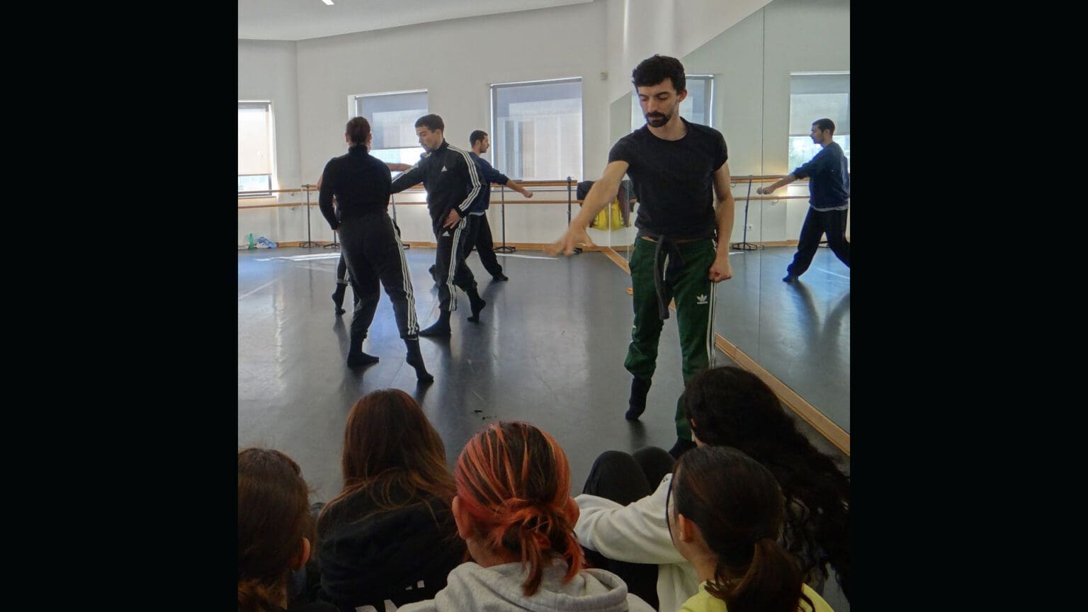 Companhia de Dança de Almada Apresenta um Workshop Transformador para Imigrantes e Refugiados