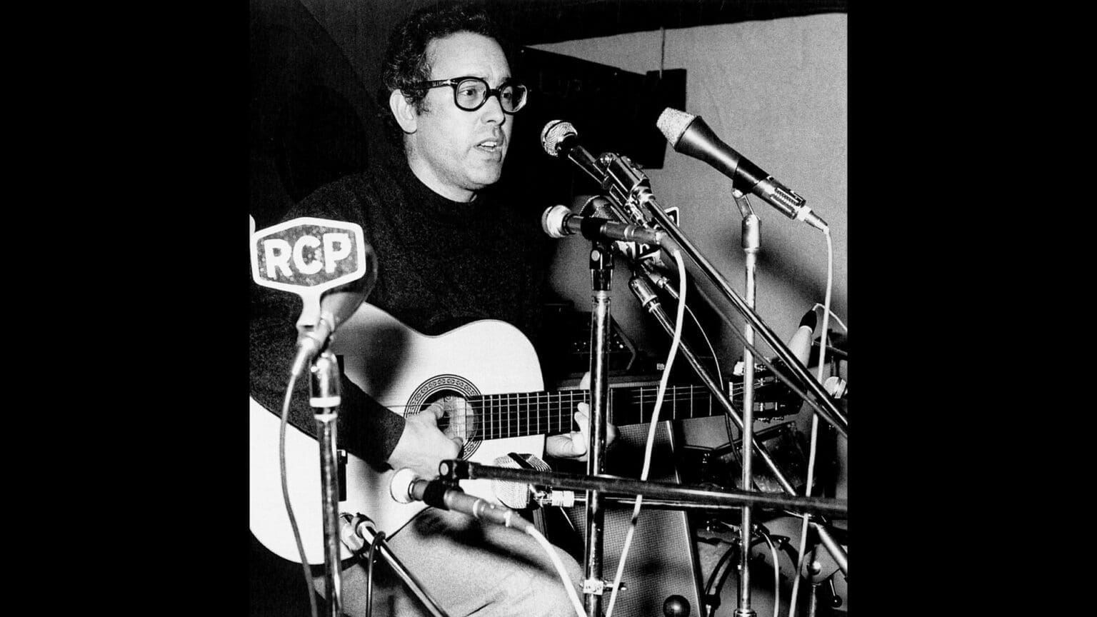 José Afonso - Música e Liberdade | Exposição, livros, palestra e concerto em Sines 1 José Afonso – Música e Liberdade | Exposição, livros, palestra e concerto em Sines