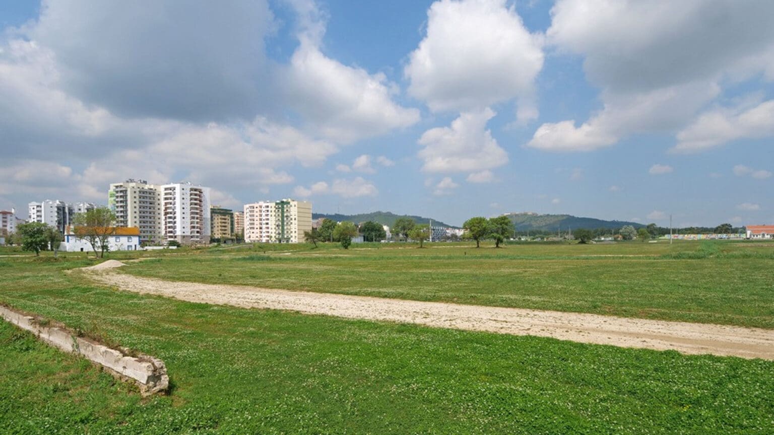 Compromisso com a Neutralidade Carbónica: Setúbal, Palmela e Sesimbra Juntas pelo Futuro Sustentável 1 Compromisso com a Neutralidade Carbónica: Setúbal, Palmela e Sesimbra Juntas pelo Futuro Sustentável
