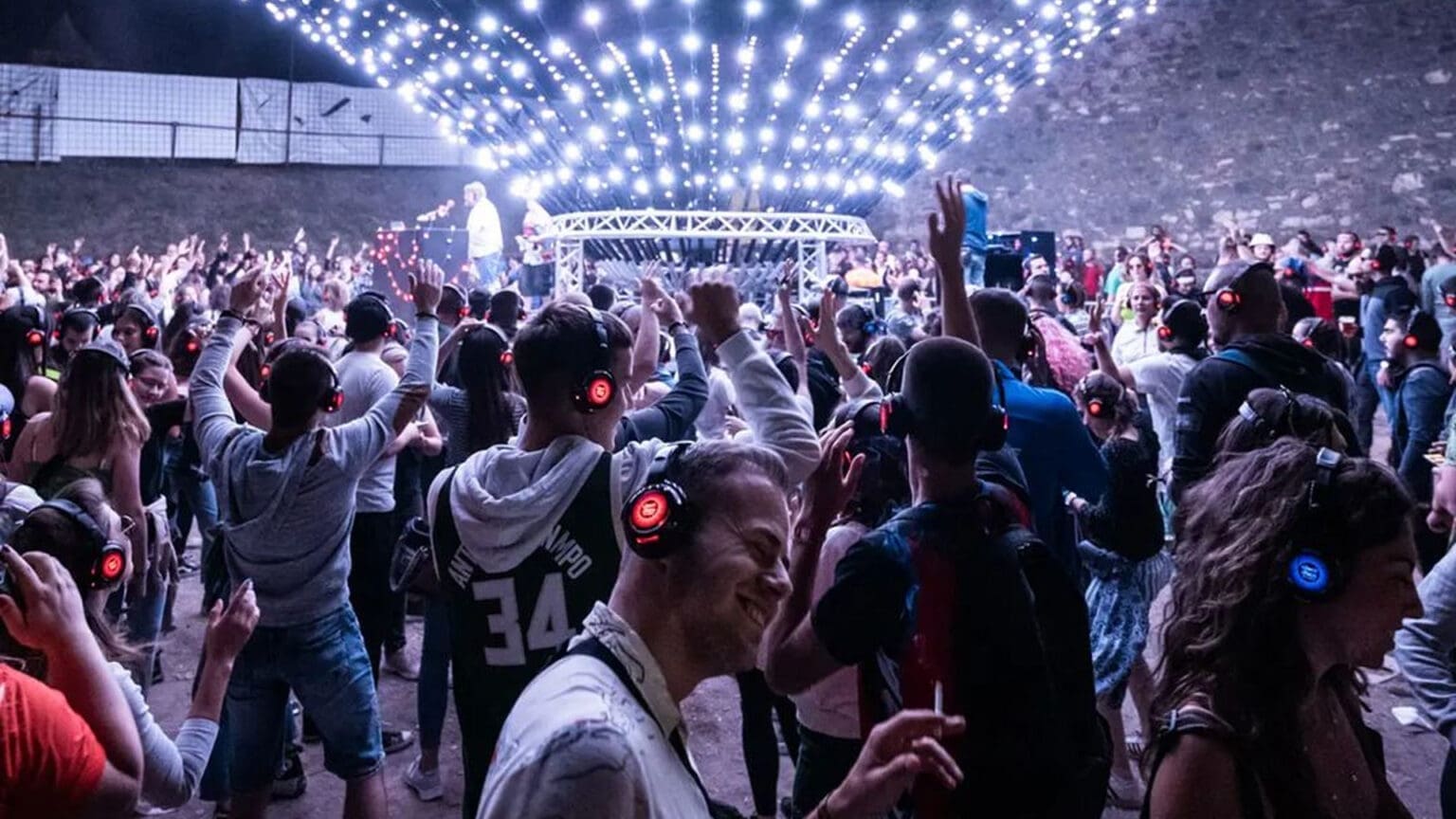 Silent Party no Mercado da Conceição: Uma Experiência Única de Diversão e Entretenimento 1 Silent Party no Mercado da Conceição: Uma Experiência Única de Diversão e Entretenimento