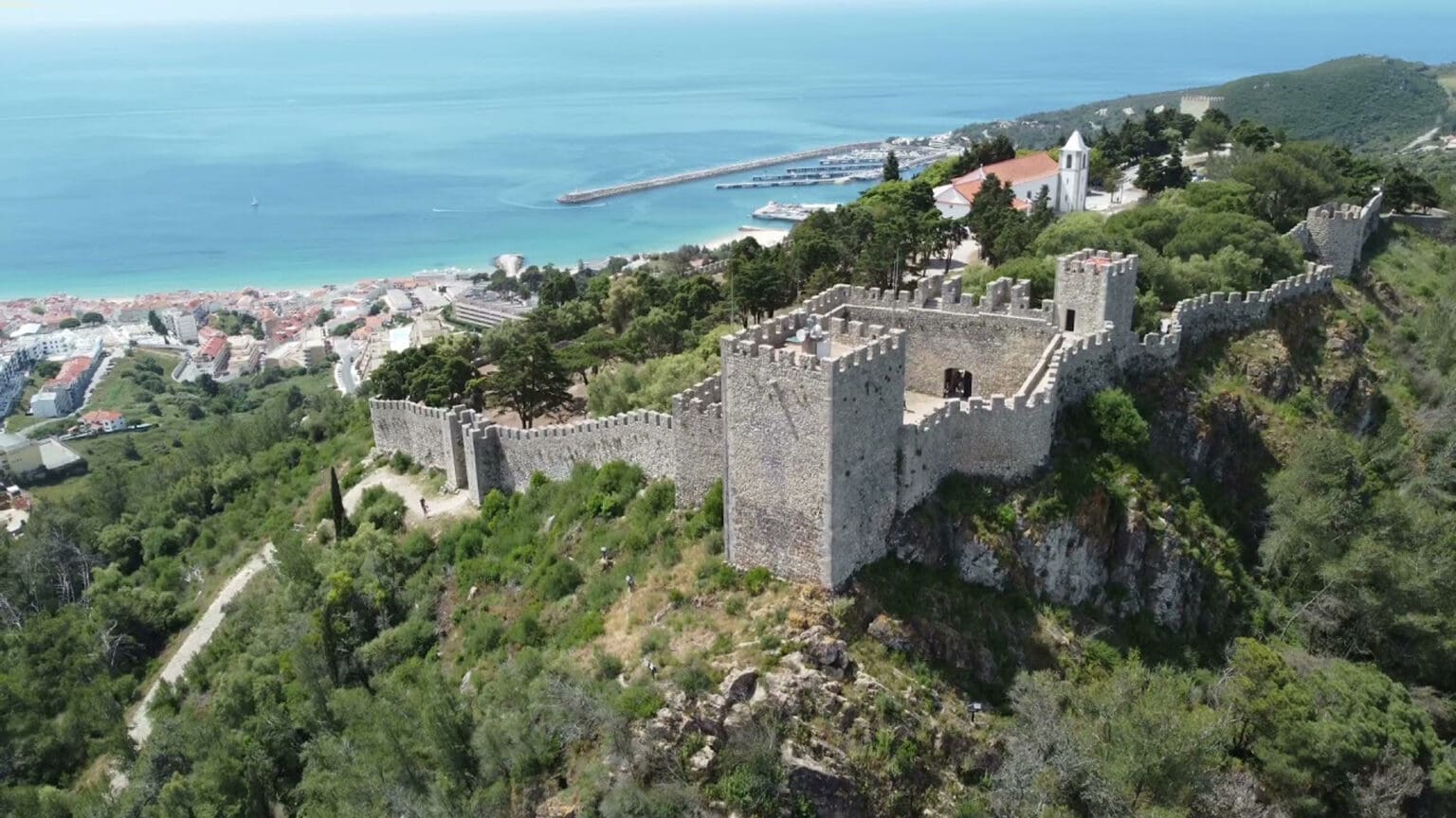 Desafio Épico: Explorando os Castelos da Arrábida em uma Jornada Inesquecível