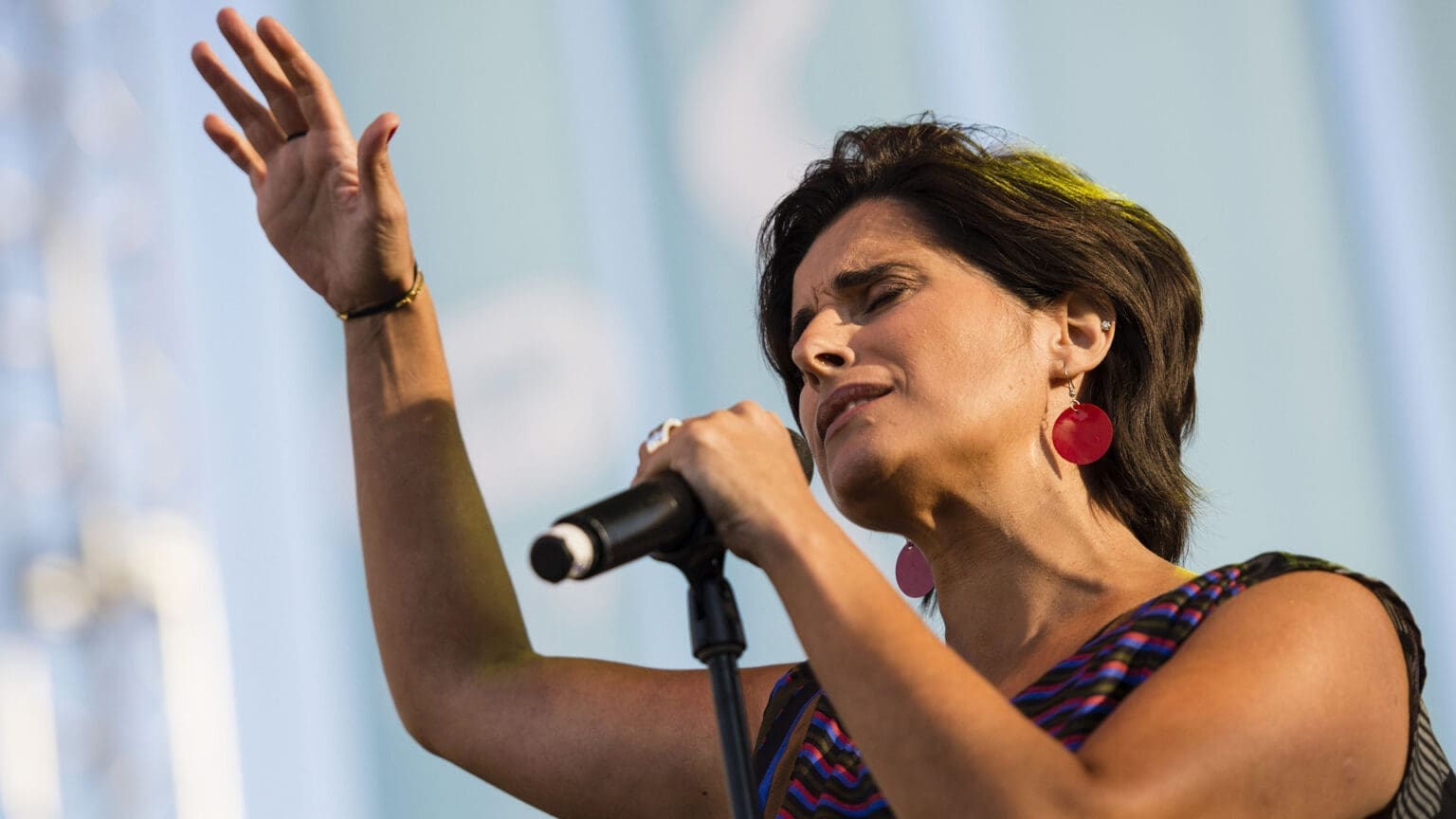 Celebrando 50 Anos de Liberdade: Cristina Branco Canta "Abril" - Um Tributo Emocionante a José Afonso 1 Celebrando 50 Anos de Liberdade: Cristina Branco Canta “Abril” – Um Tributo Emocionante a José Afonso