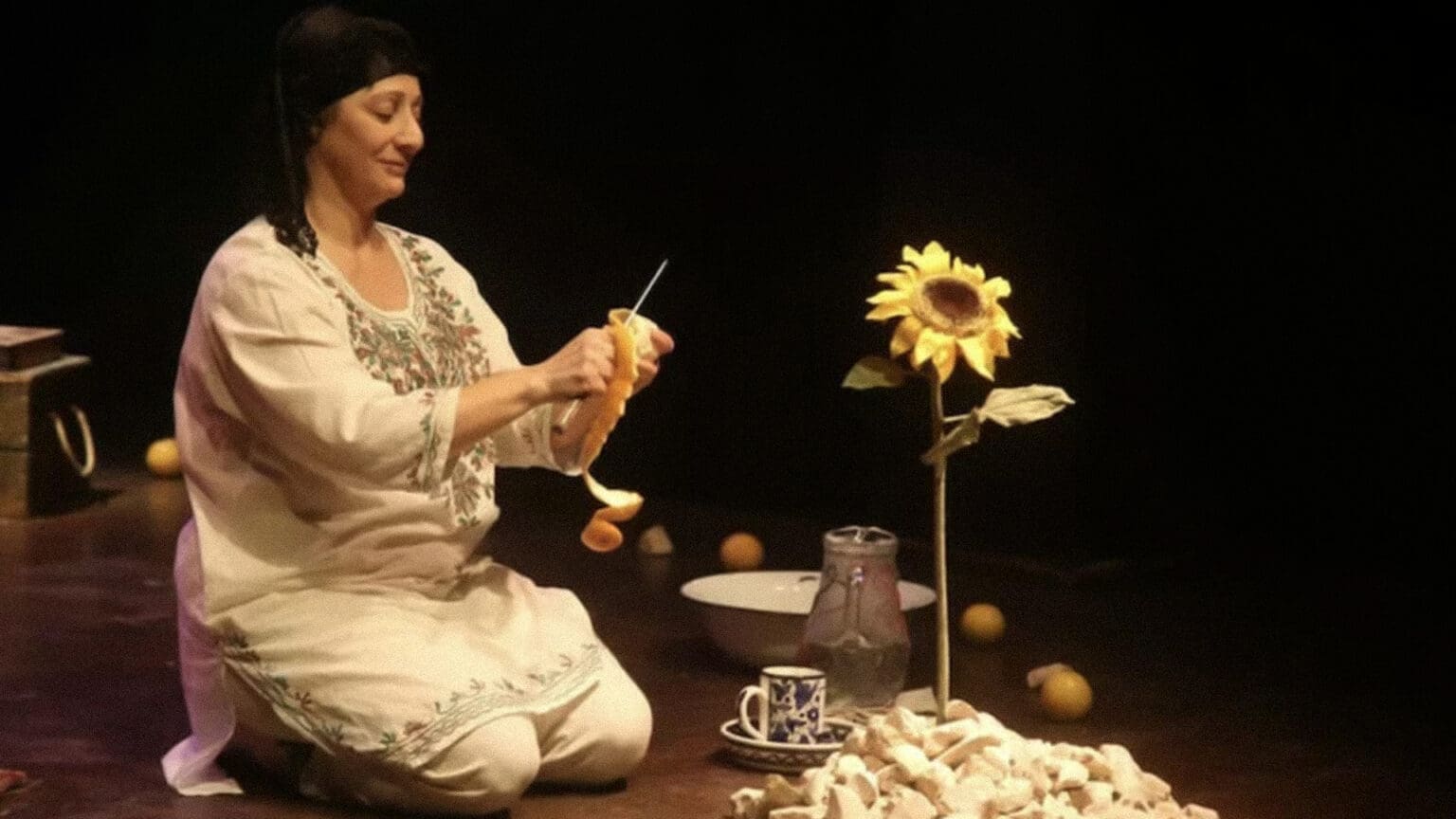 Palestiniana Ashtar Theatre traz "Laranjas e Pedras" ao Teatro Municipal Joaquim Benite em Almada 1 Palestiniana Ashtar Theatre traz “Laranjas e Pedras” ao Teatro Municipal Joaquim Benite em Almada