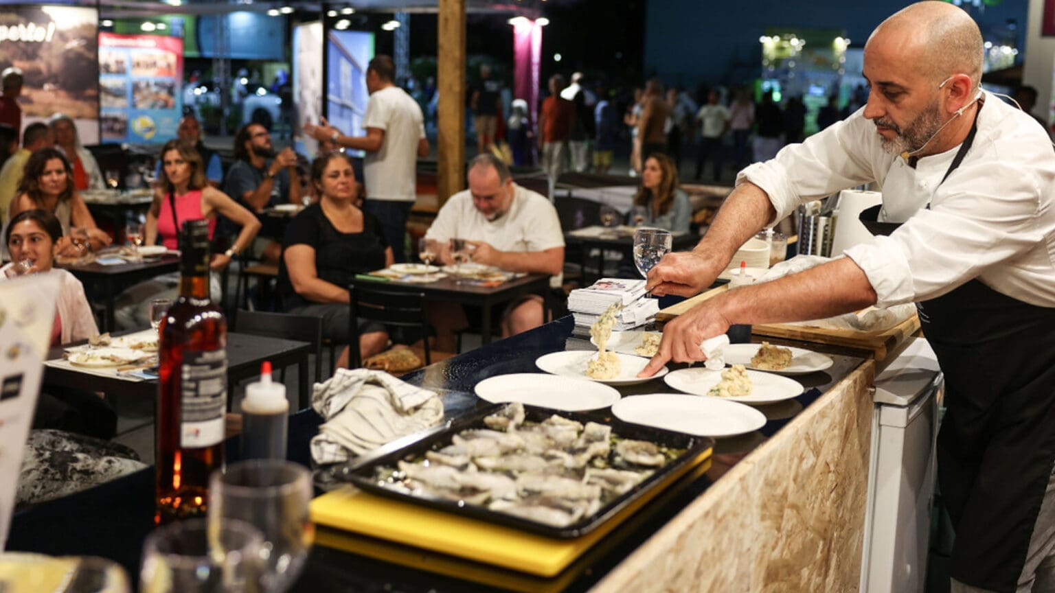 Showcooking na Feira de Sant'Iago: Mergulhe nos Sabores Autênticos de Setúbal por Apenas 6,5€ 1 Showcooking na Feira de Sant’Iago: Mergulhe nos Sabores Autênticos de Setúbal por Apenas 6,5€