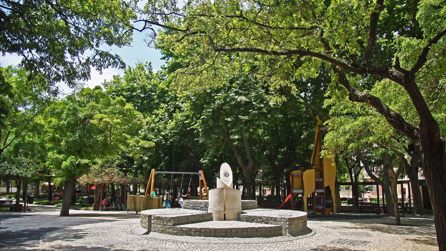 Parque Catarina Eufémia no Barreiro recebe Mercado de Arte Lura 1 Parque Catarina Eufémia no Barreiro recebe Mercado de Arte Lura