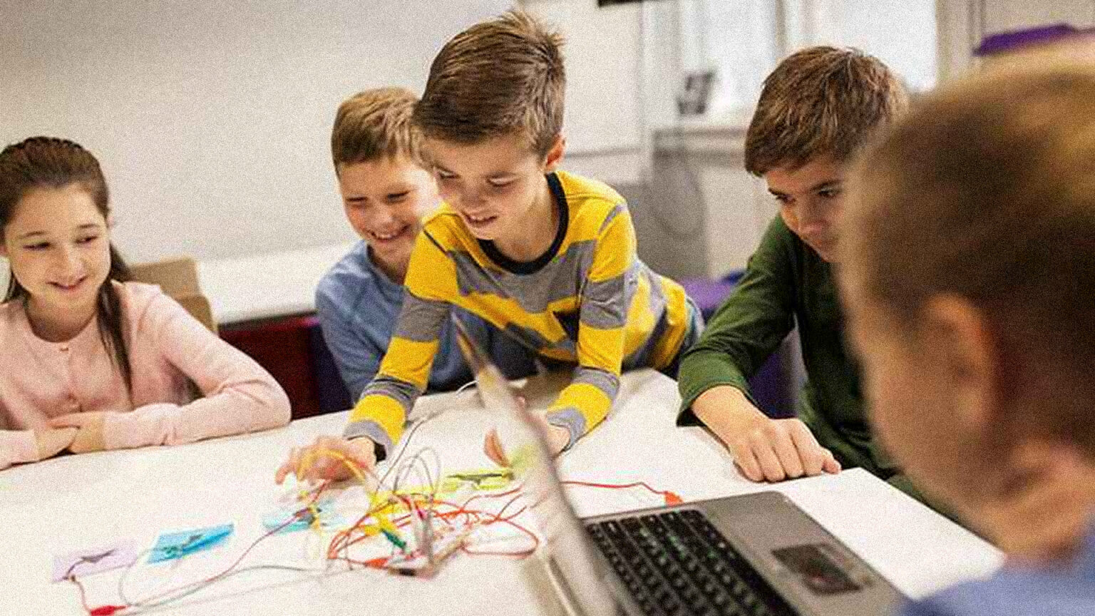 Vem aí mais um acampamento tecnológico da Sharkcoders Seixal