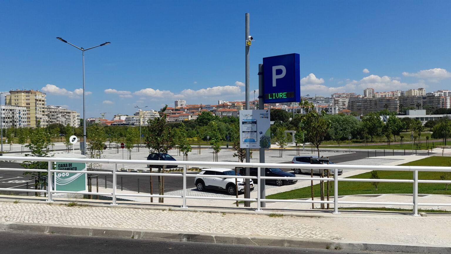Residentes de Almada com passe Navegante têm estacionamento gratuito no Parque da Paz