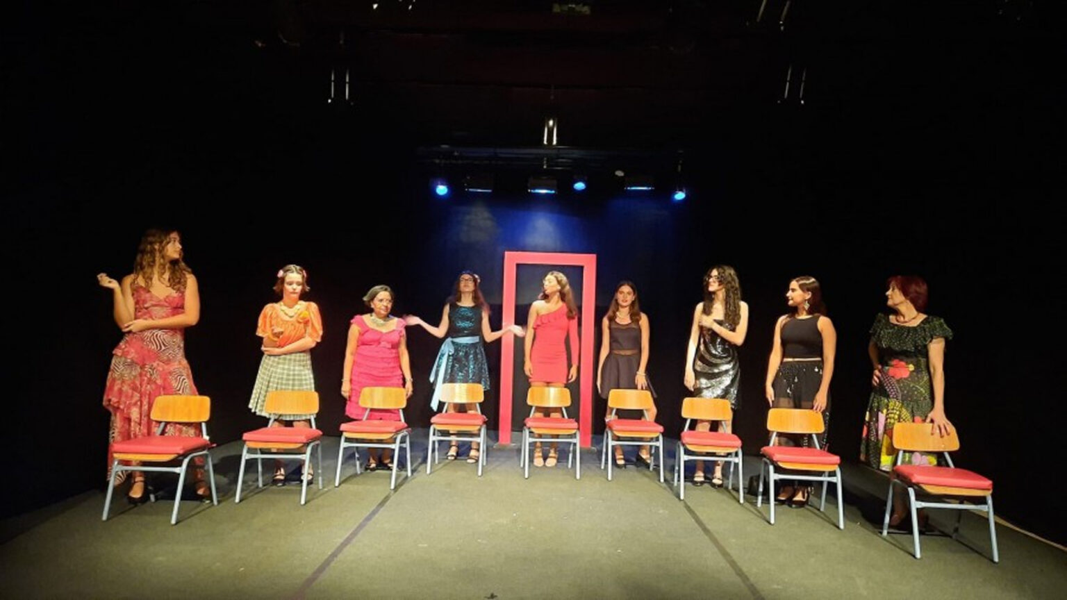 O palco espera por si nesta escola de teatro do Barreiro