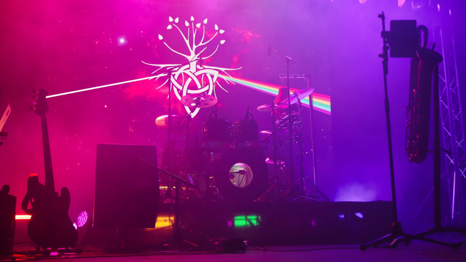 Tributo aos Pink Floyd chega a Almada: uma noite de reverência ao rock progressivo