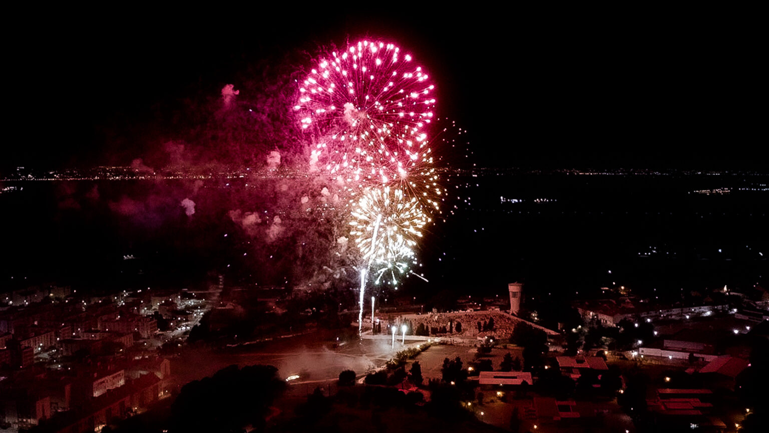 Moita celebra a Passagem de Ano com fogo-de-artifício, música e uma tenda panorâmica