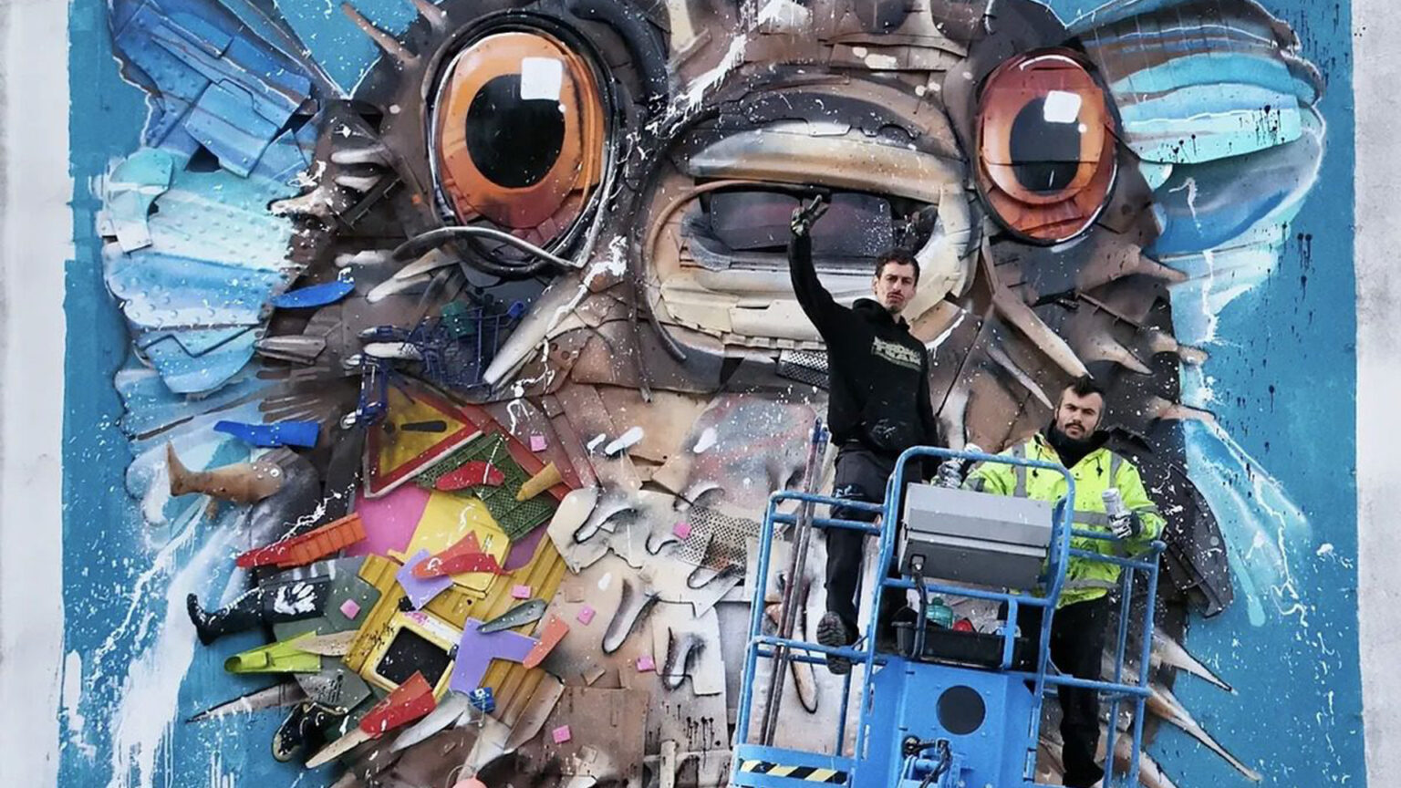O novo mural de Bordalo II na Costa da Caparica é um alerta para os problemas ambientais