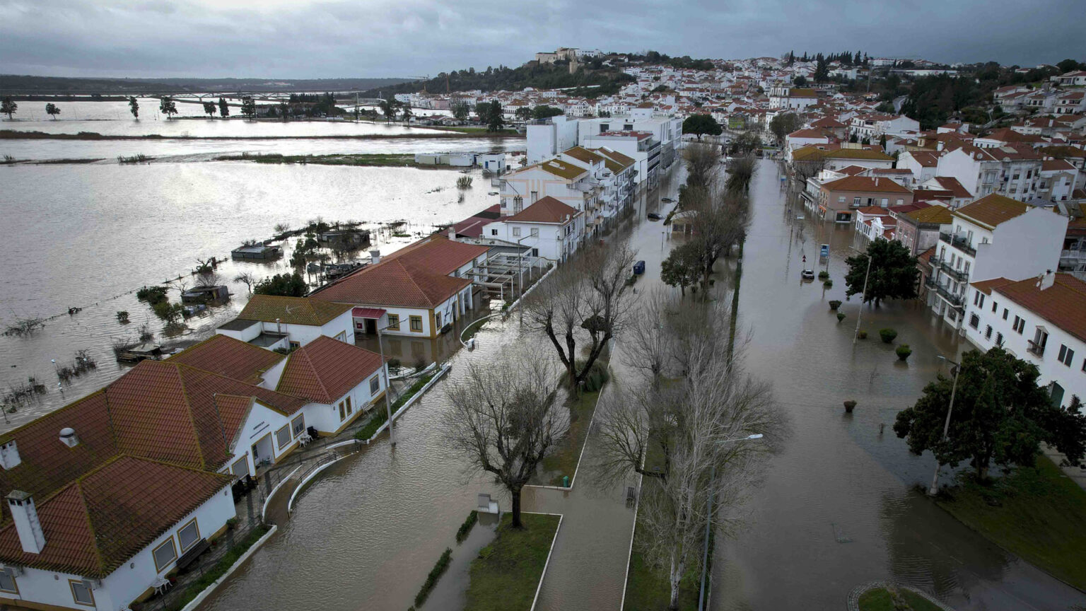 Ajuda chega às populações de Alcácer do Sal, mas cenário complica-se 1 Ajuda chega às populações de Alcácer do Sal, mas cenário complica-se